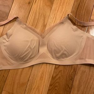 Honeylove crossover bra in a medium, beige/nude